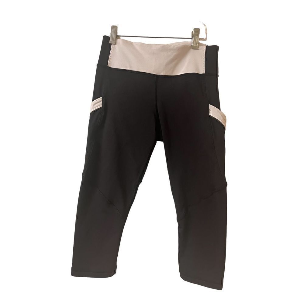 Lululemon Run Mod Moves capris black & white sz 4
